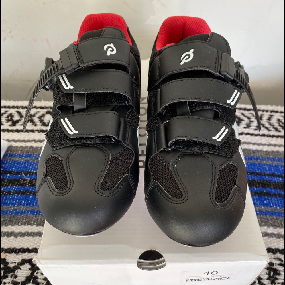 Peloton size 9 (40) bike shoes with cleats